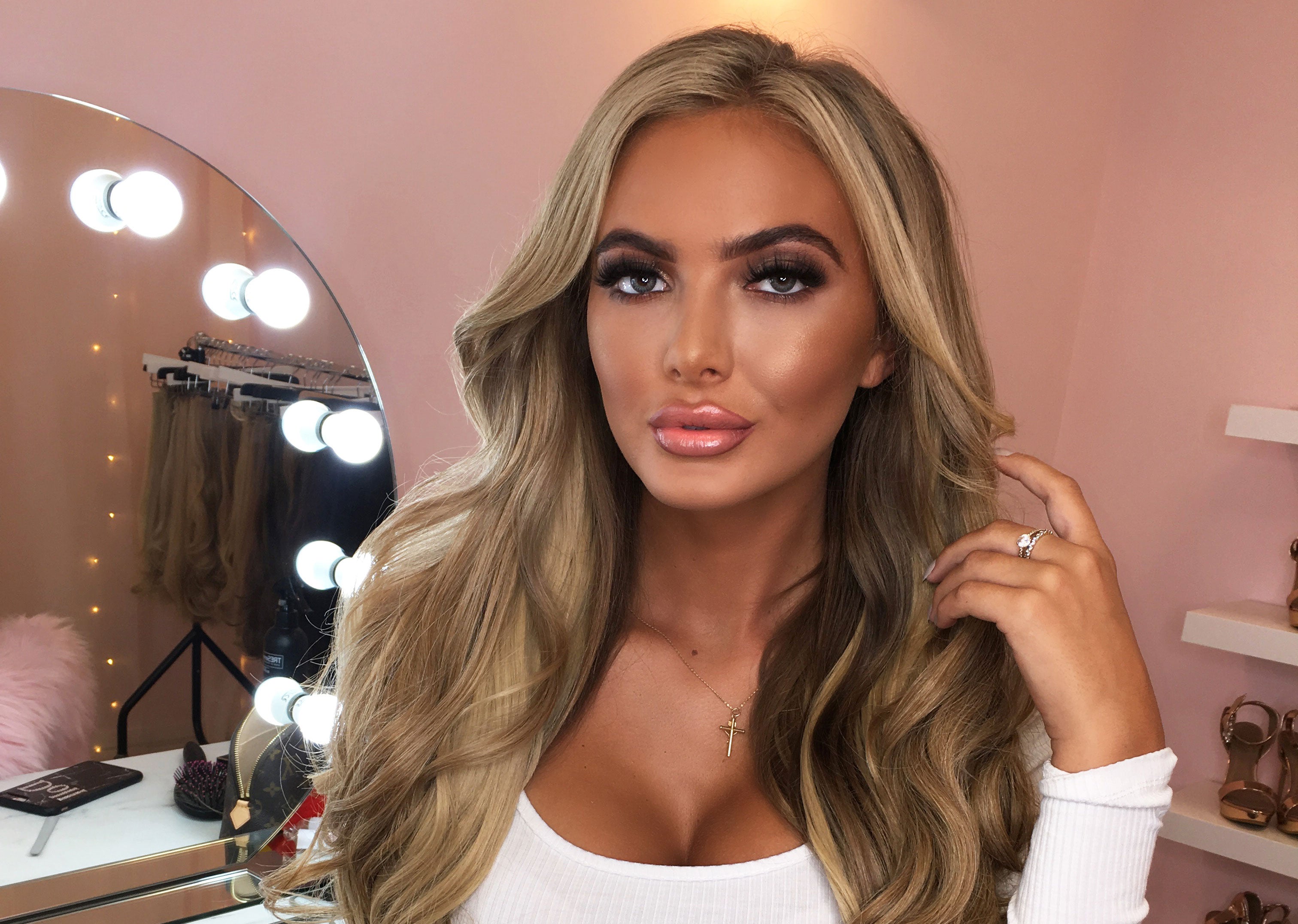 Decorate Your Dressing Table Like A Pro