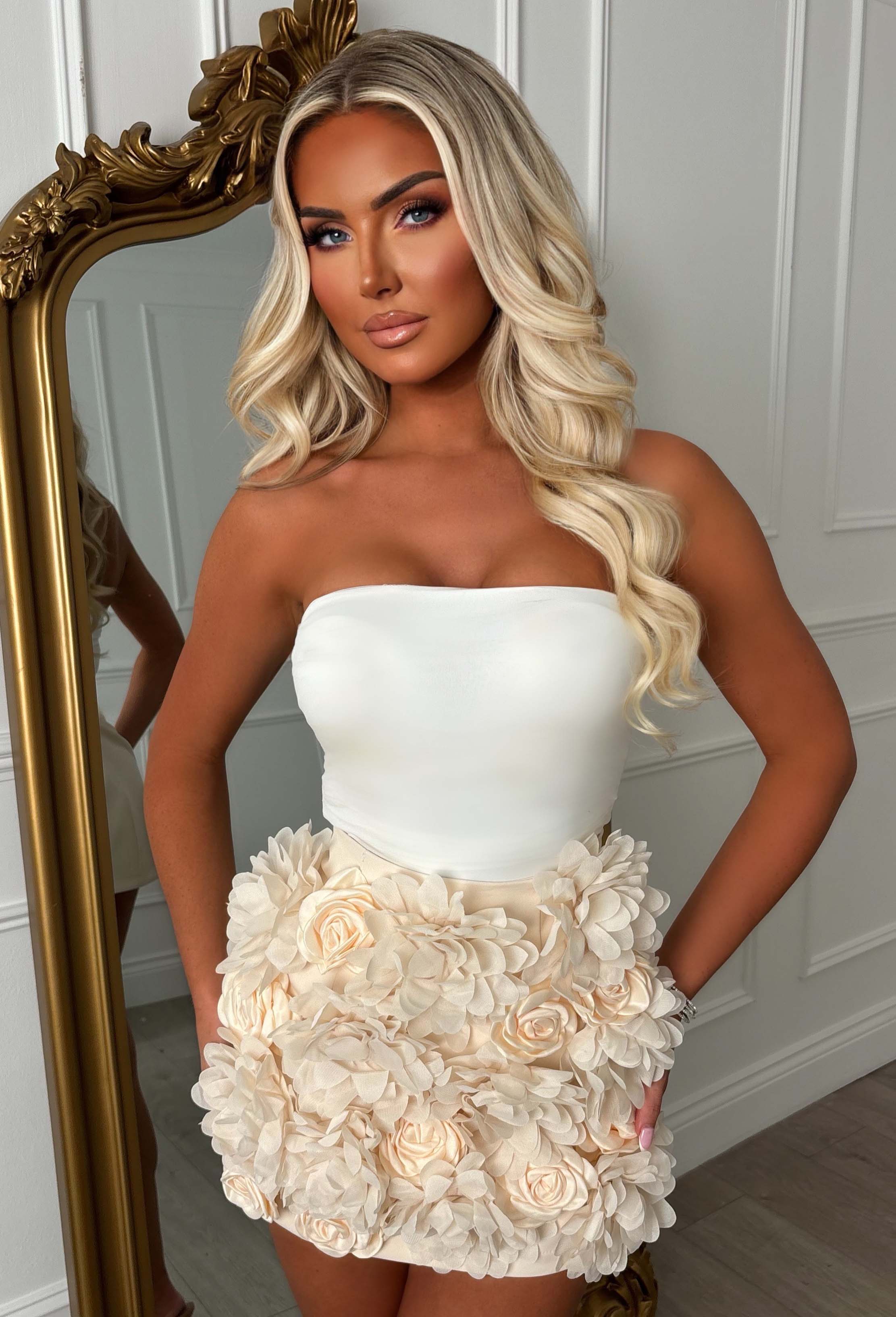 Electric Energy Cream Flower Embroidered Mini Skirt