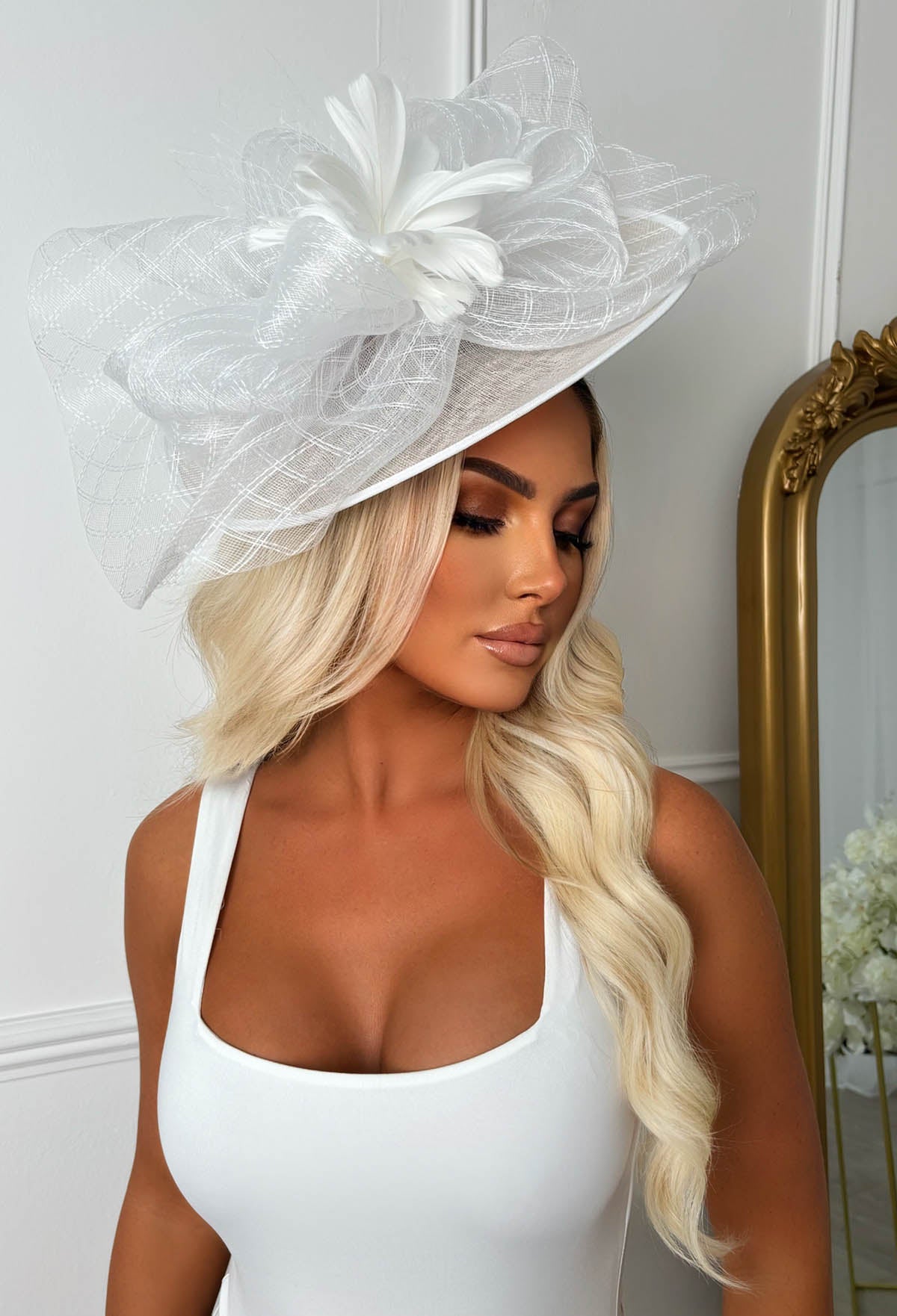 Cosmo Chic White Floral Bow Detail Fascinator