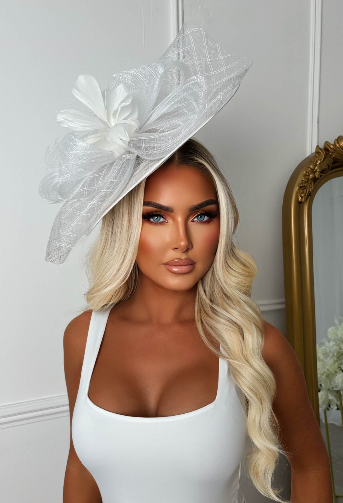 Cosmo Chic White Floral Bow Detail Fascinator