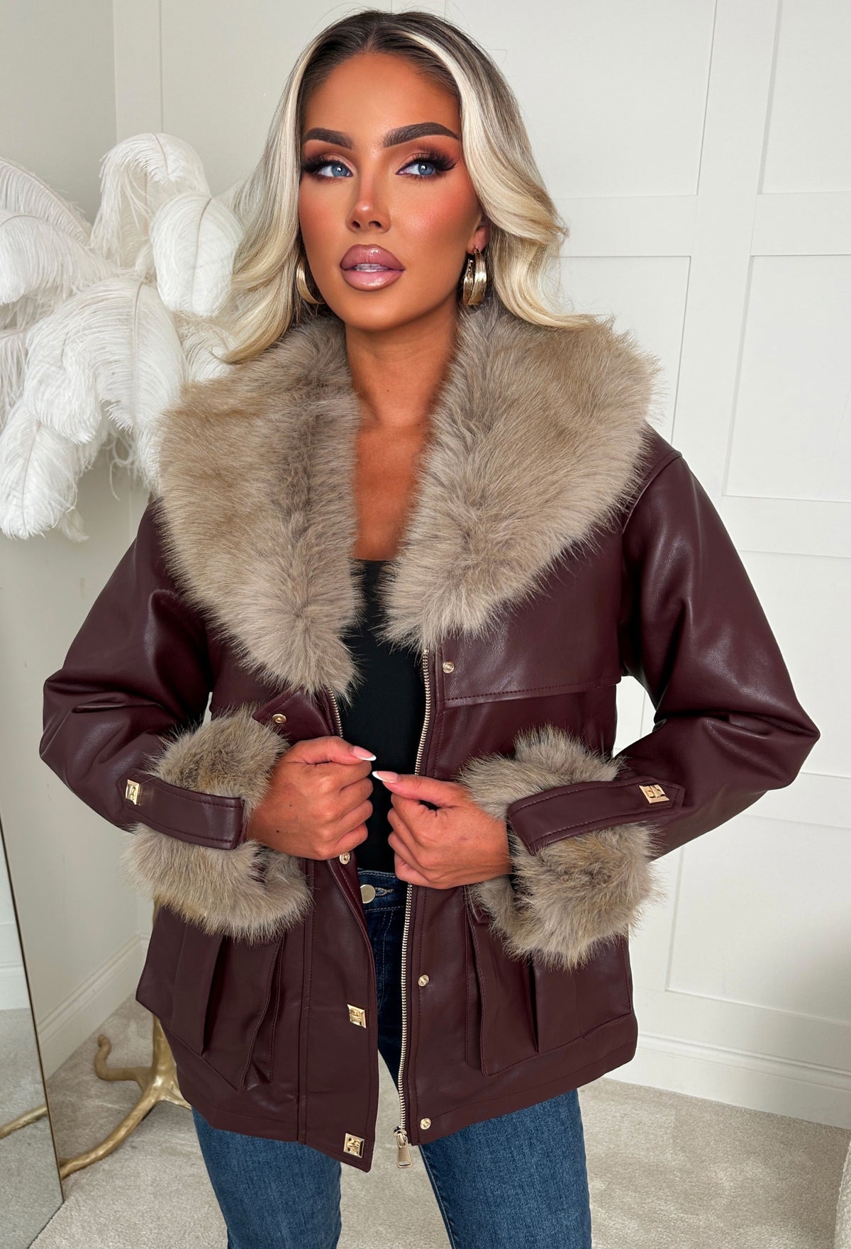 effortlessly-edgy-burgundy-faux-leather-faux-fur-collar-jacket-4
