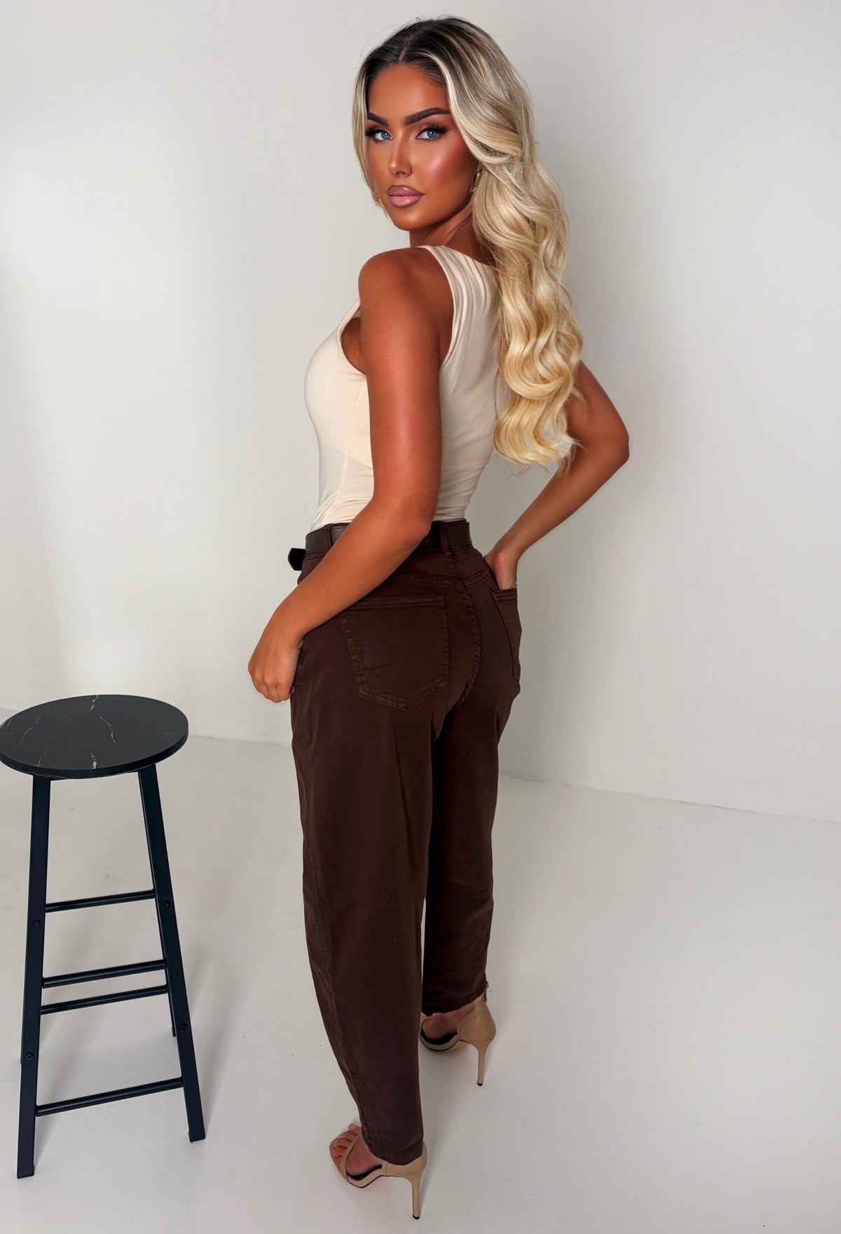 sarah-jane-brown-stretch-belted-barrel-jeans-2