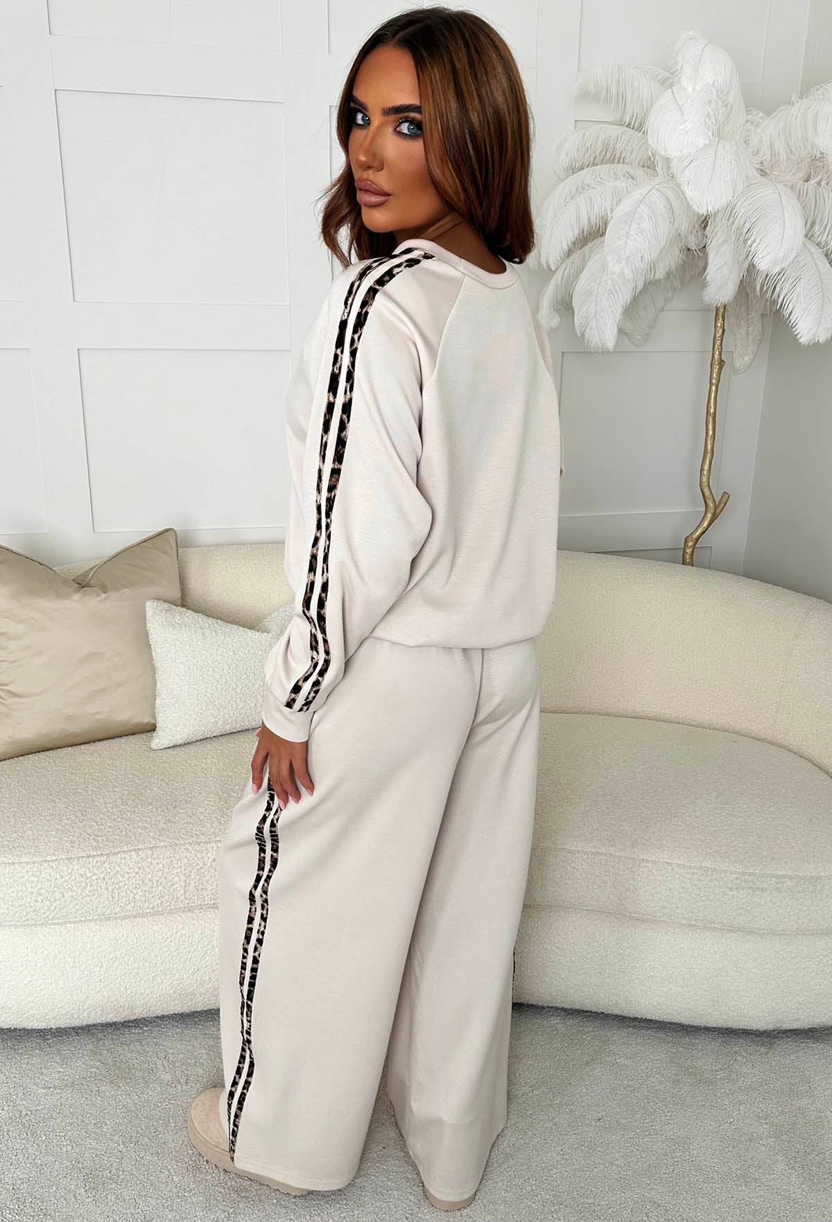 Effortless Cool Beige Contrast Edge Activewear Set