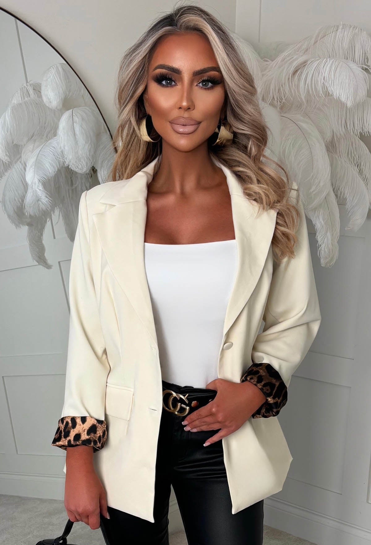 It Girl Essential Cream Fitted Blazer