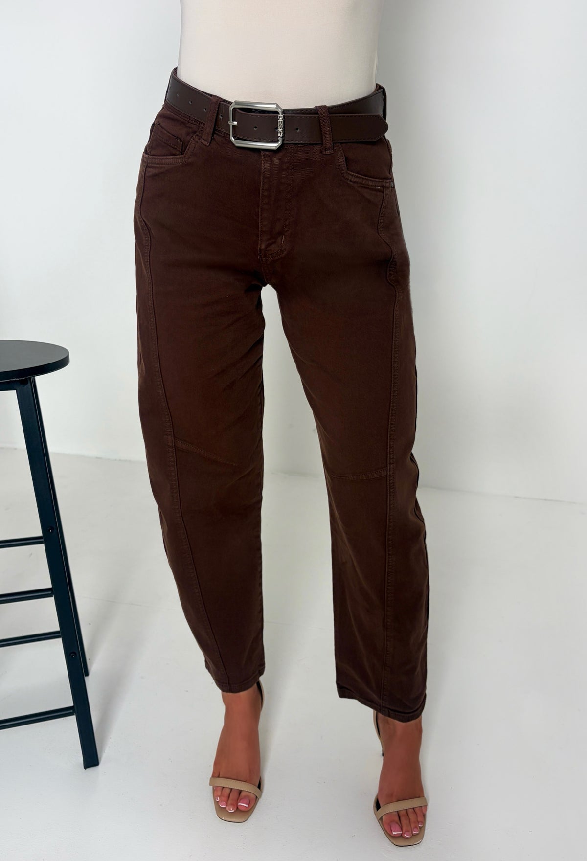 sarah-jane-brown-stretch-belted-barrel-jeans-3